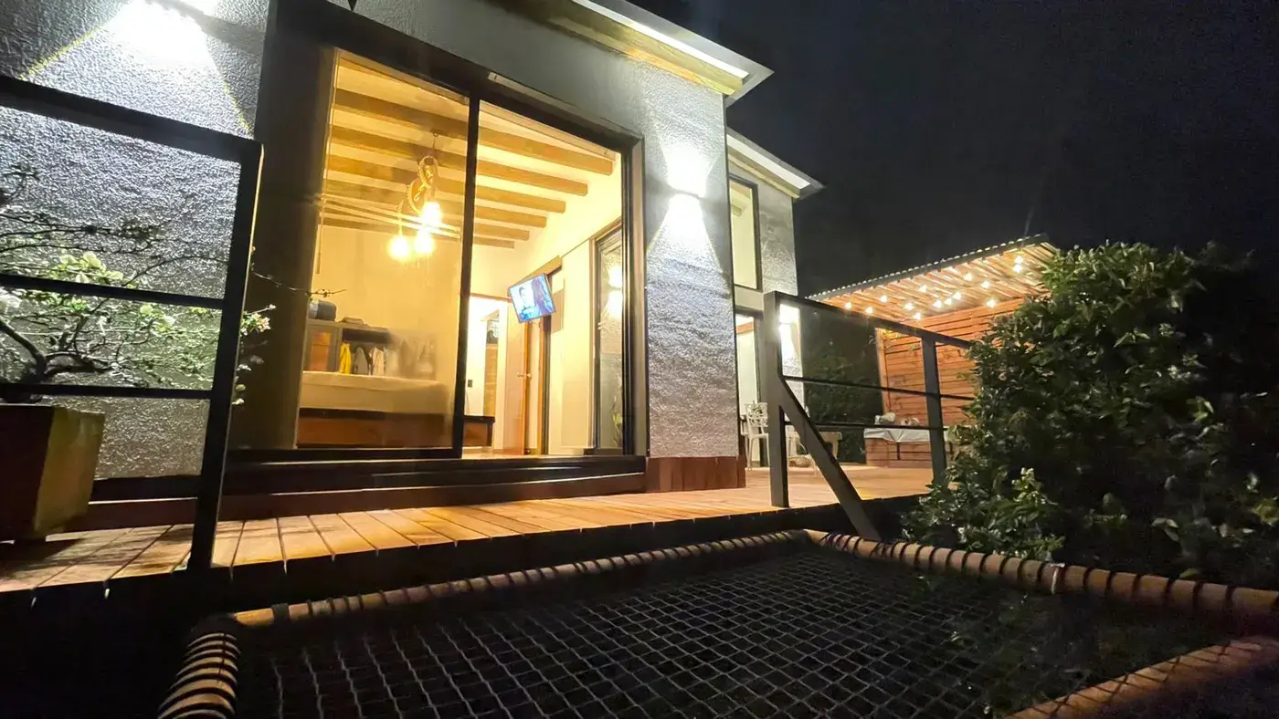 Instalación de malla de seguridad en glamping y zonas de descanso — trabajo real Entre Redes Colombia (1)