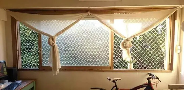 Instalación de malla de seguridad en ventanas — trabajo real Entre Redes Colombia (2)